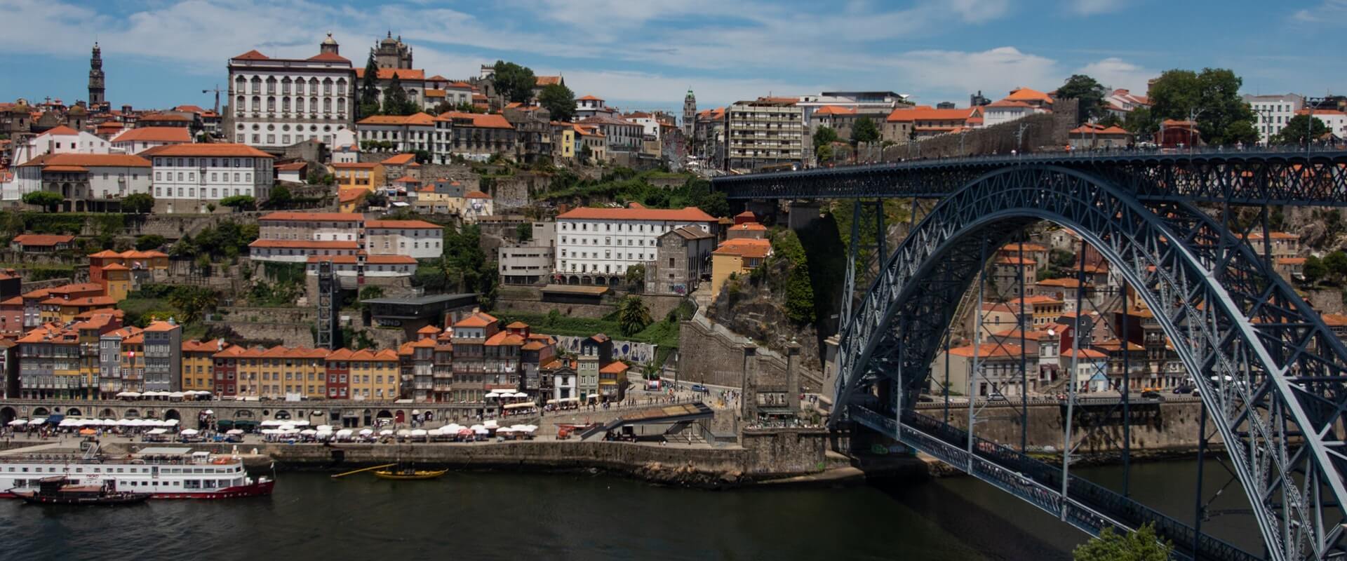 Descubra os melhores percursos no Porto para caminhadas sozinho ou em grupo.