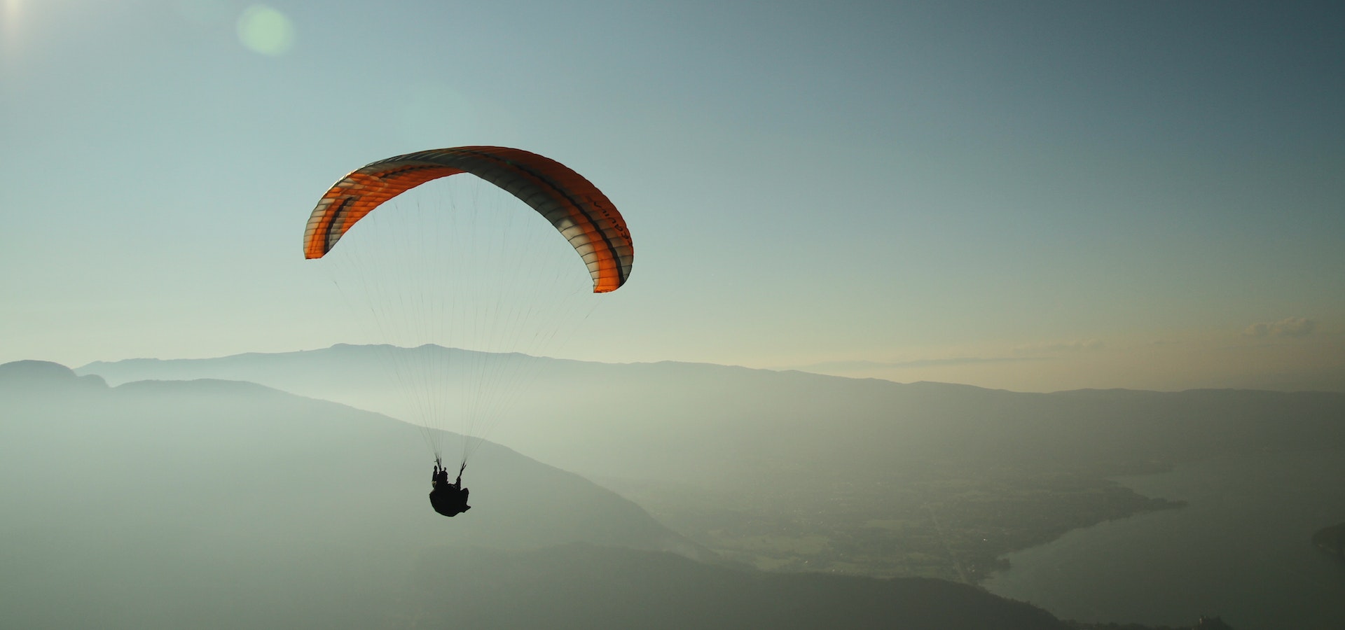 Os melhores lugares para praticar parapente em Portugal