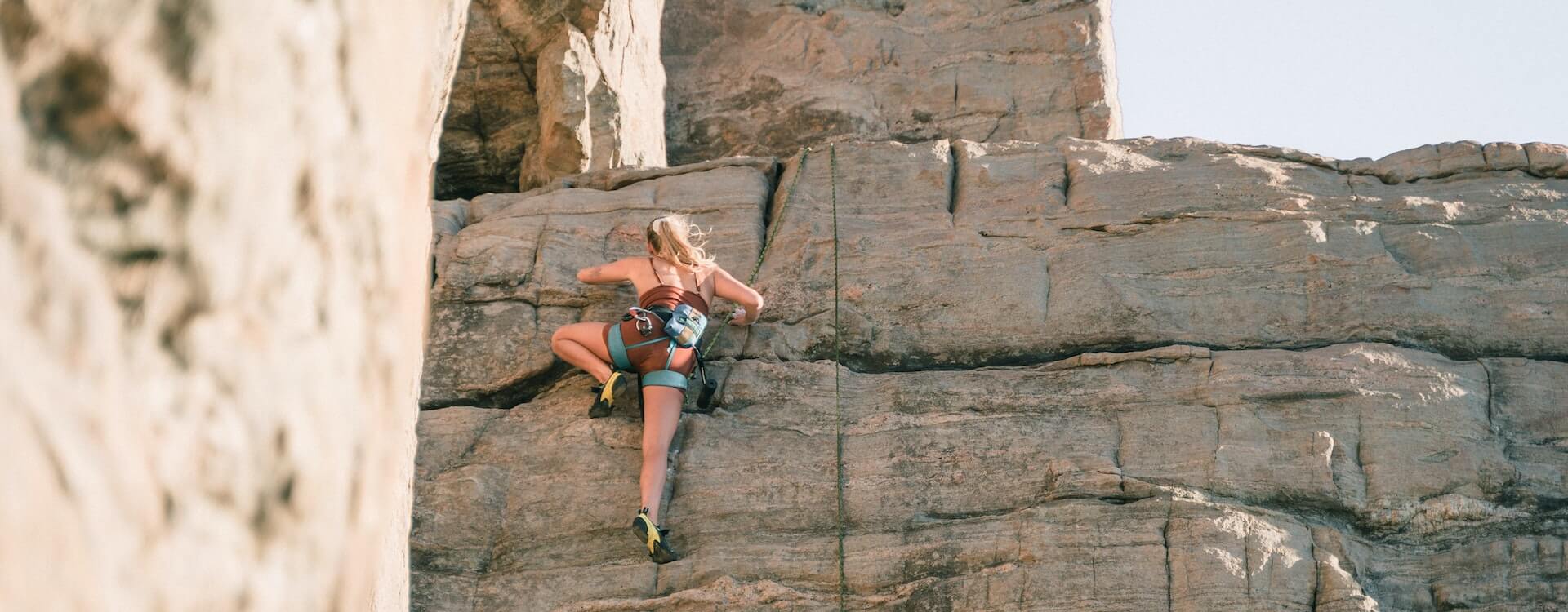 Na escalada livre o escalador não tem nenhum meio de apoio adicional para subir. Estas são as melhores rotas em Portugal!