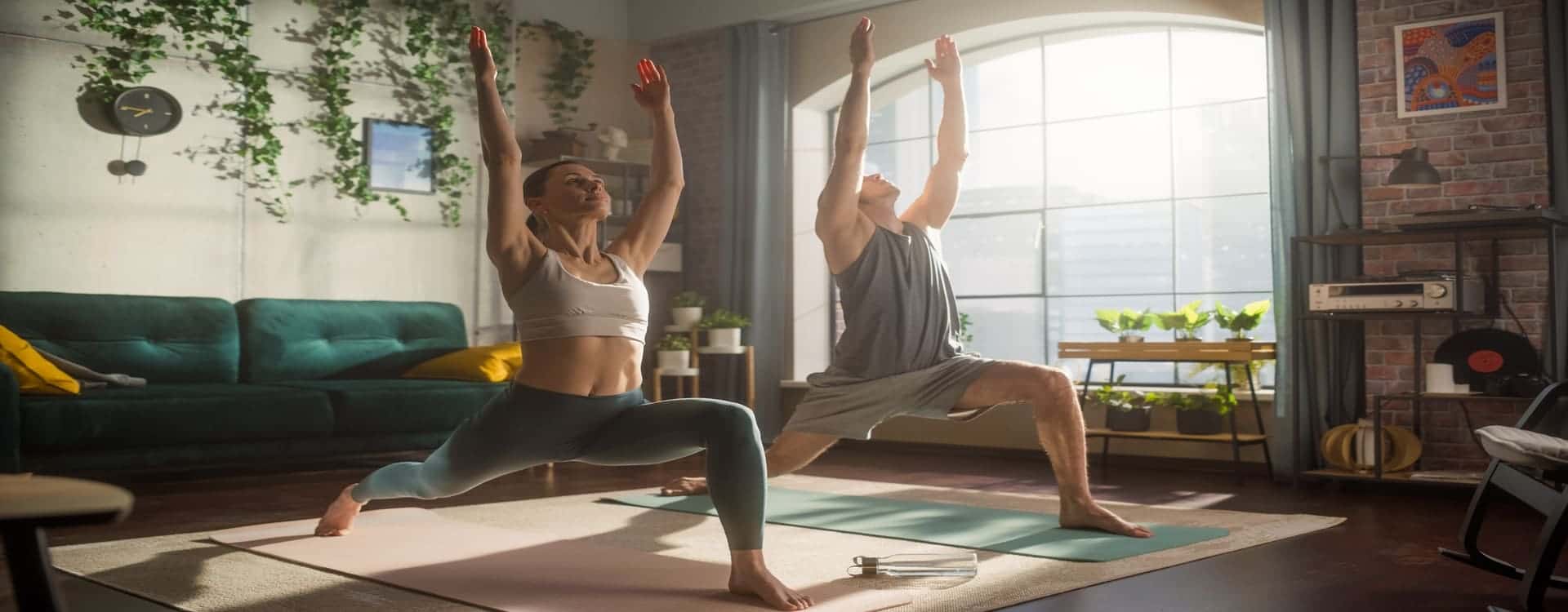 10 melhores posturas de yoga em casal